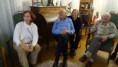 /album/2025-27-novembre-les-lyonnais-a-neyron/17-apres-un-leger-diner-matou-passe-les-films-de-nos-joyeuses-soirees-en-pologne-jpg/